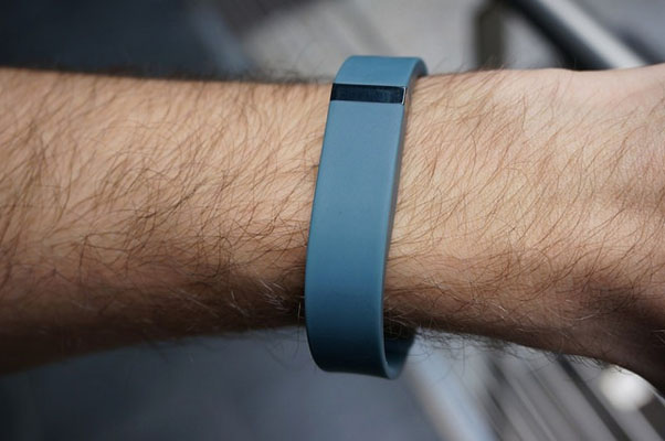 Con los seguros de vida de Axa puedes conseguir esta pulsera Fitbit