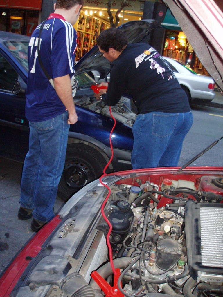 Aprende a cargar la batería de tu coche