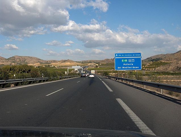 Este puente, circula con precaución y respeta los límites de velocidad.