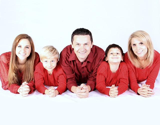 Contratar Seguros y planificar la jubilación es más frecuente entre los padres con hijos