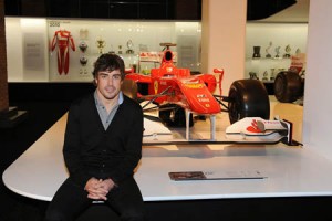 Fernando Alonso, en la exposición "Fernando Alonso Collection"
