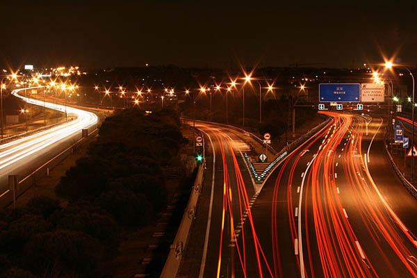 La seguridad en las carreteras españolas reduce los accidentes mortales a la mitad