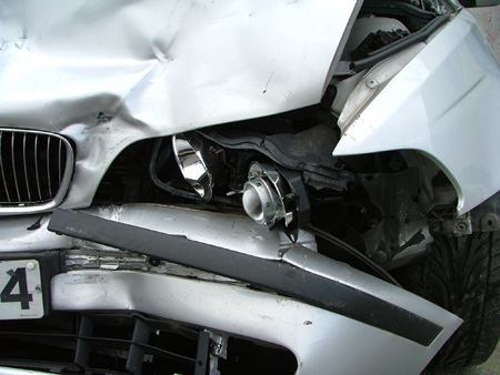En caso de accidente de coche, ¿qué debemos hacer?