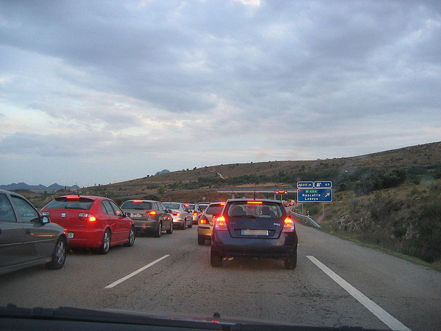 Si en carretera encuentras retenciones: precaución y seguridad