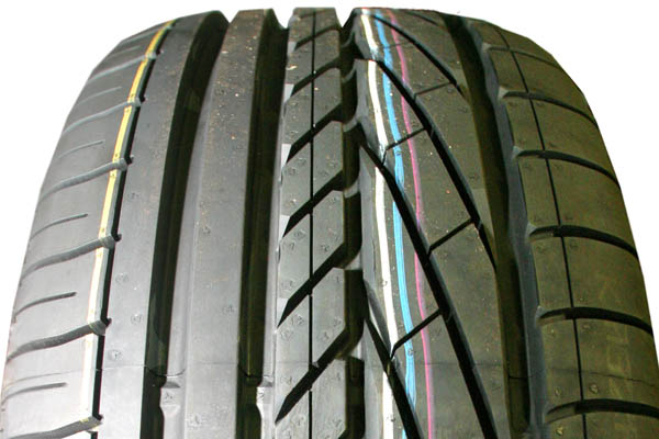 El 30% de los coches accidentados circulaba con neumáticos en malas condiciones