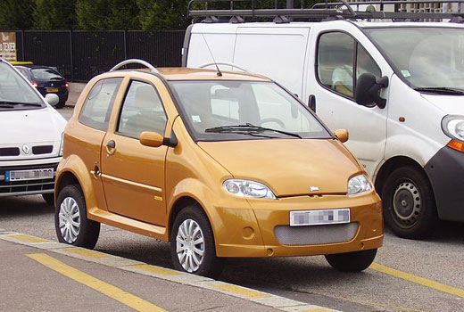 ¿Es obligatorio contratar un Seguro para un Coche sin carnet?